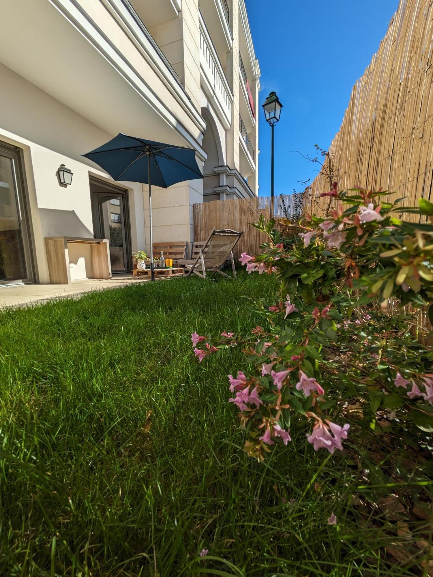 Appartement De Standing Avec Jardin Clamart Exteriör bild