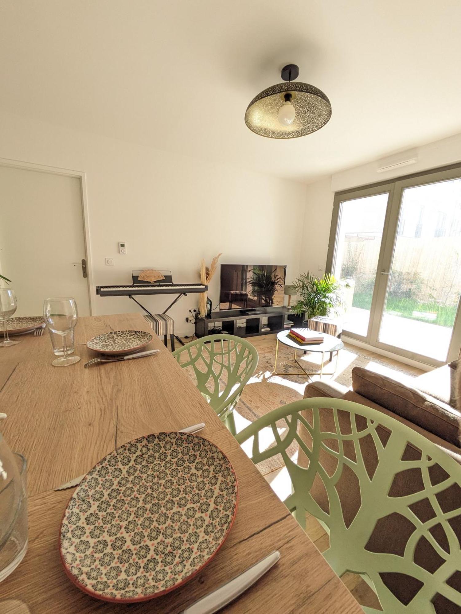 Appartement De Standing Avec Jardin Clamart Exteriör bild